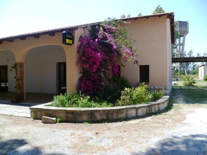 Agriturismo Agrifoglio San Giovanni Suèrgiu Eksteriør billede